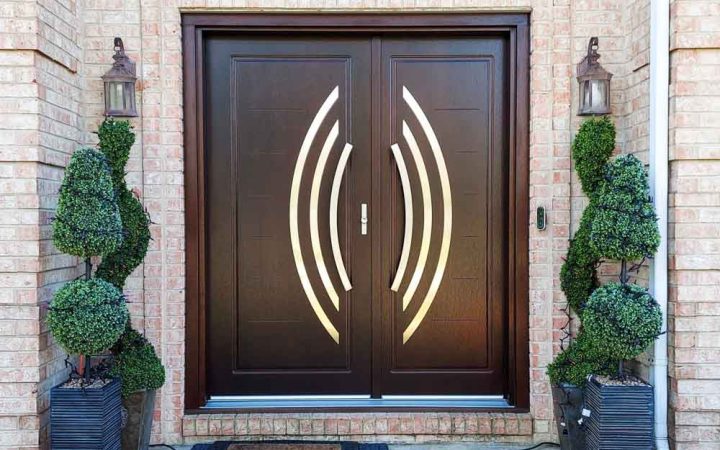 Double door design main door for wide entrance to a luxurious residence